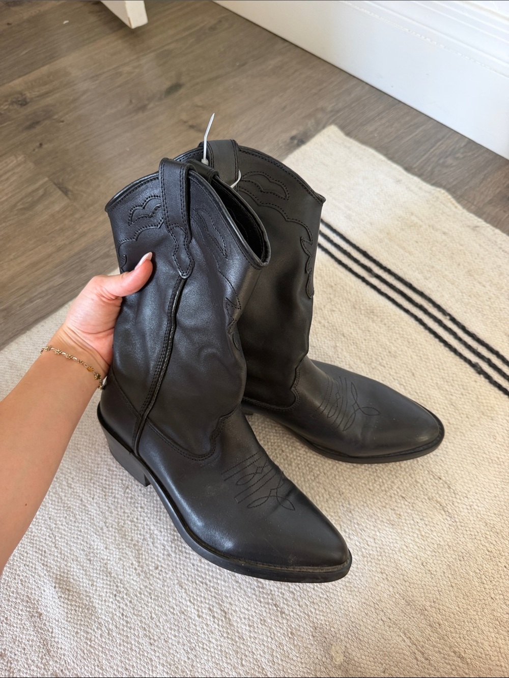 Classic Black Western Cowboy Boots - Women's Leather Pull-On